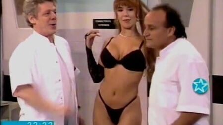 Model Alejandra Mora Rompeportones - Petardos - A 09