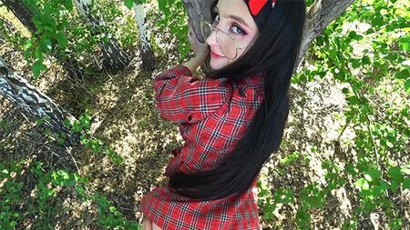 Сучка знала, зачем ее в лесок повели