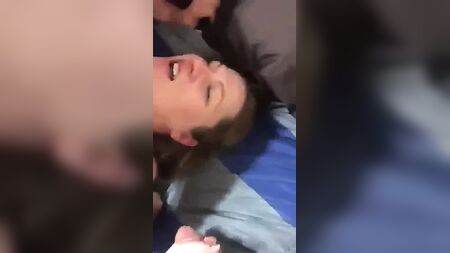 Karisini Siktiren koca