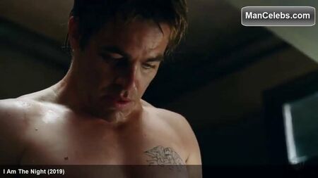 Chris Pine goes shirtless sexy