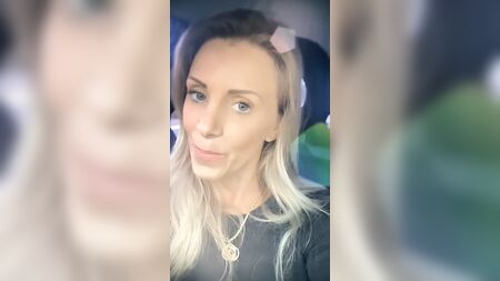 Loira rica cai na net dando o cu