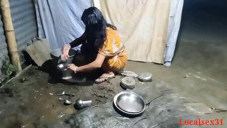 Indian localsex31 Bhabhi Bartan Saaf Kar rhi thi dever ne ghodi bnaya