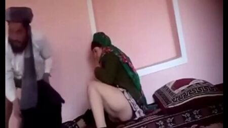 Olgun ve dolgun anne sikis turbanli evli kadin aile ici seks