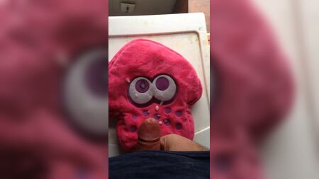 Splatting on my Splatoon 2 Squid plush pouch
