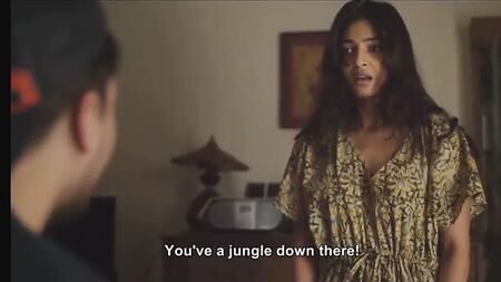 Radhika apte actress apni chut dhikata hua