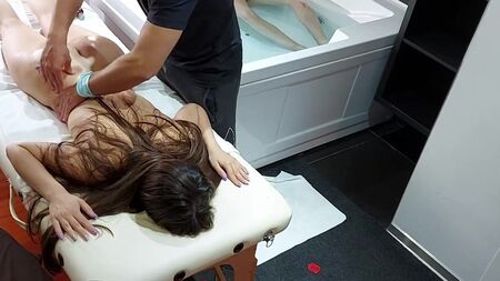 Ну и зачем я трусики перед массажистом сняла, меня из за этого как шалаву выебали