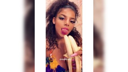 IG Bimbos 2019.09.28i long tongue double banana