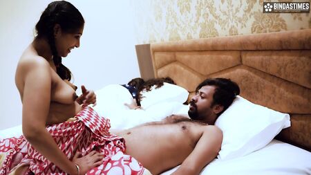 Wife ke sex karne se mana karne par Pati ne wife ke samne hi kaamwali bai ko chod dala ( Hindi Audio )