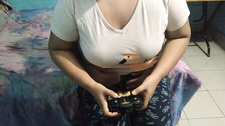 (Aysha) Didi Game khel sikhate samay Bhai ke Lund par Chudai aur khel khel rahe hain - Family Stroke