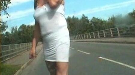 Zoe flaunts in whit edress and hotpants