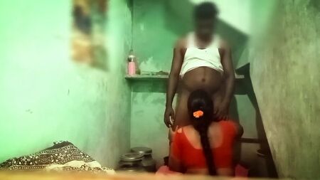 Tamil aunty cheating on uncle in bathroom