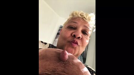 BLACK GRANNY ON WHORE TOUR