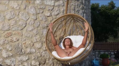 В момент возбуждения пальчики уже не контролируются