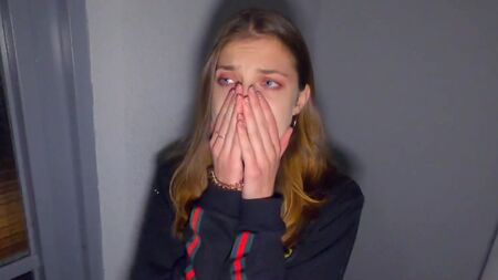 Прямо здесь? В подъезде?