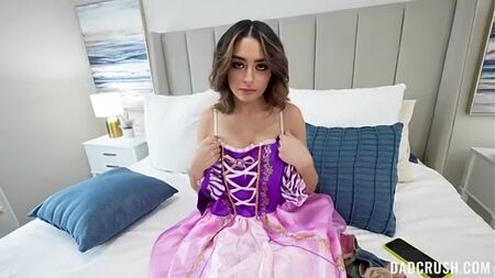 [DadCrush] Vanessa Moon - Playing Dress Up