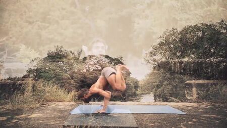 Yoga – Yanni De Melo