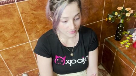 А ты помнишь, что ты мне пизду обещал отлизать?