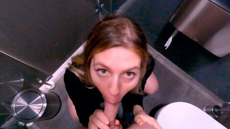 Между прочим приличная девушка ни за что не станет сношаться в сортире