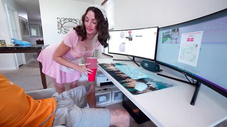 Молодой человек, вы хотите меня трахнуть?