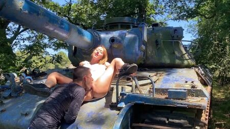 Ну да конечно, лизать пизду - это же так по-мужски!