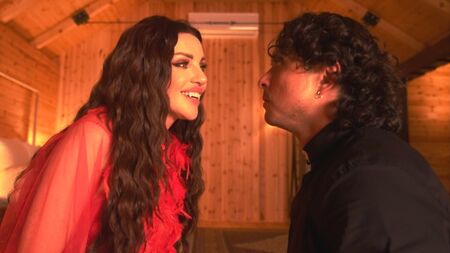 Мы трахаться сюда пришли, а не романтику творить