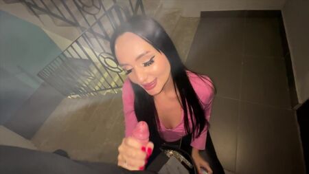 Теперь ты понял, какая я шлюха!