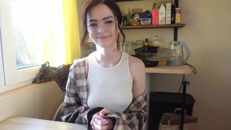 Она ебёт мужика страпоном в жопу