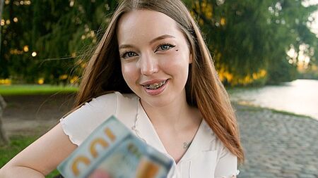 За деньги да! Купил секс с 18-летней иностранкой