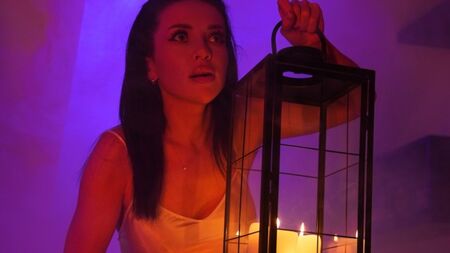 Горячая милфа трахнулась с домовым в ночь на Хэллоуин