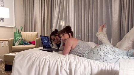 Подруги учат меня сексу