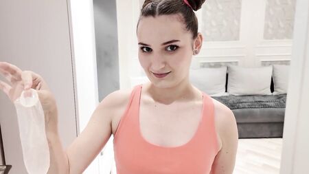 Моя горячая сводная сестра забыла презерватив после секса со своим парнем