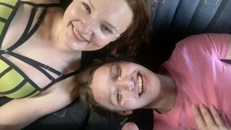 Безумная анальная групповуха в автобусе