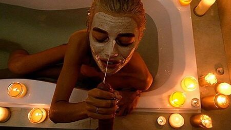 Я подглядывал за своей сводной сестрой в ванной, и вот что произошло