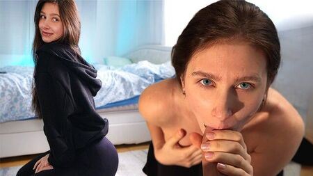 Он позвал её к себе после тренировки и угостил членом