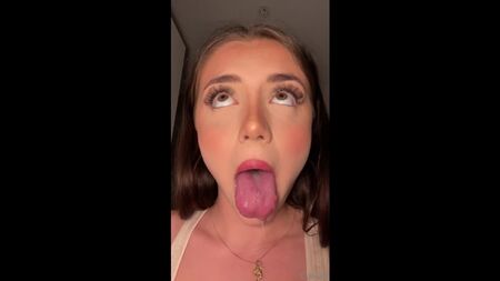 Кончи ей в ротик 