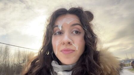 Челлендж: прогулка со спермой на лице