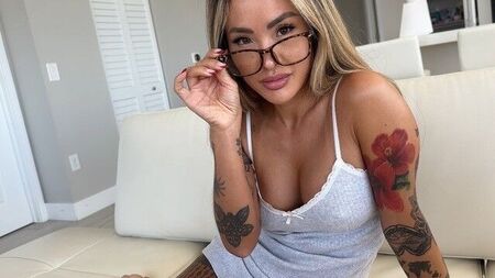 Ты же всегда хотел трахнуть азиатку?!