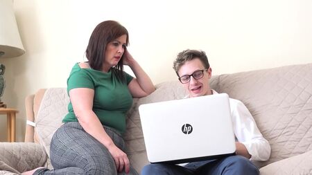 Тётка соблазнила племянника ботана