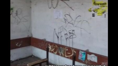 Снял бабу на остановке