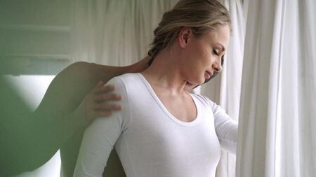 Нежная блондинка трахается с любимым