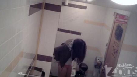 Камера в женском туалете