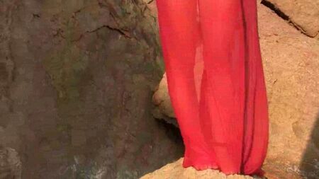 Маленькие мокрые сиськи