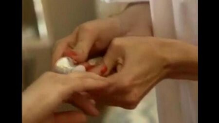 Вывернули жопу наизнанку три лесби