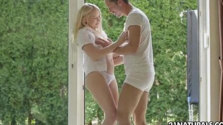 Красивый нежный секс с блондиночкой