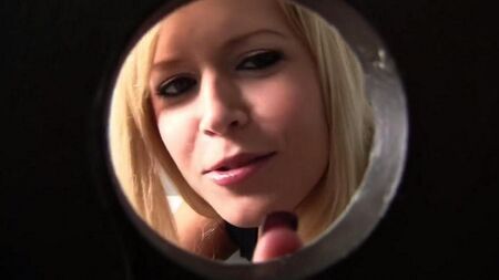 Блондинка сосет член через дырку в туалете