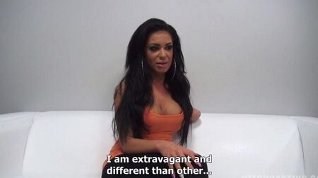 Натерла тело маслом для позирования на кастинге