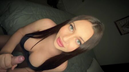 Показать чему на курсах минета научили?