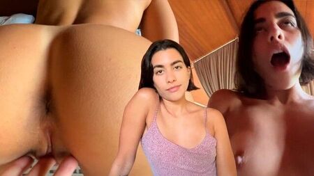 Киска пробует член