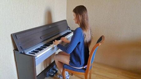 На члене бы поиграть