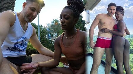 Смотри, как твой друг оживает в моей руке. Магия, не иначе